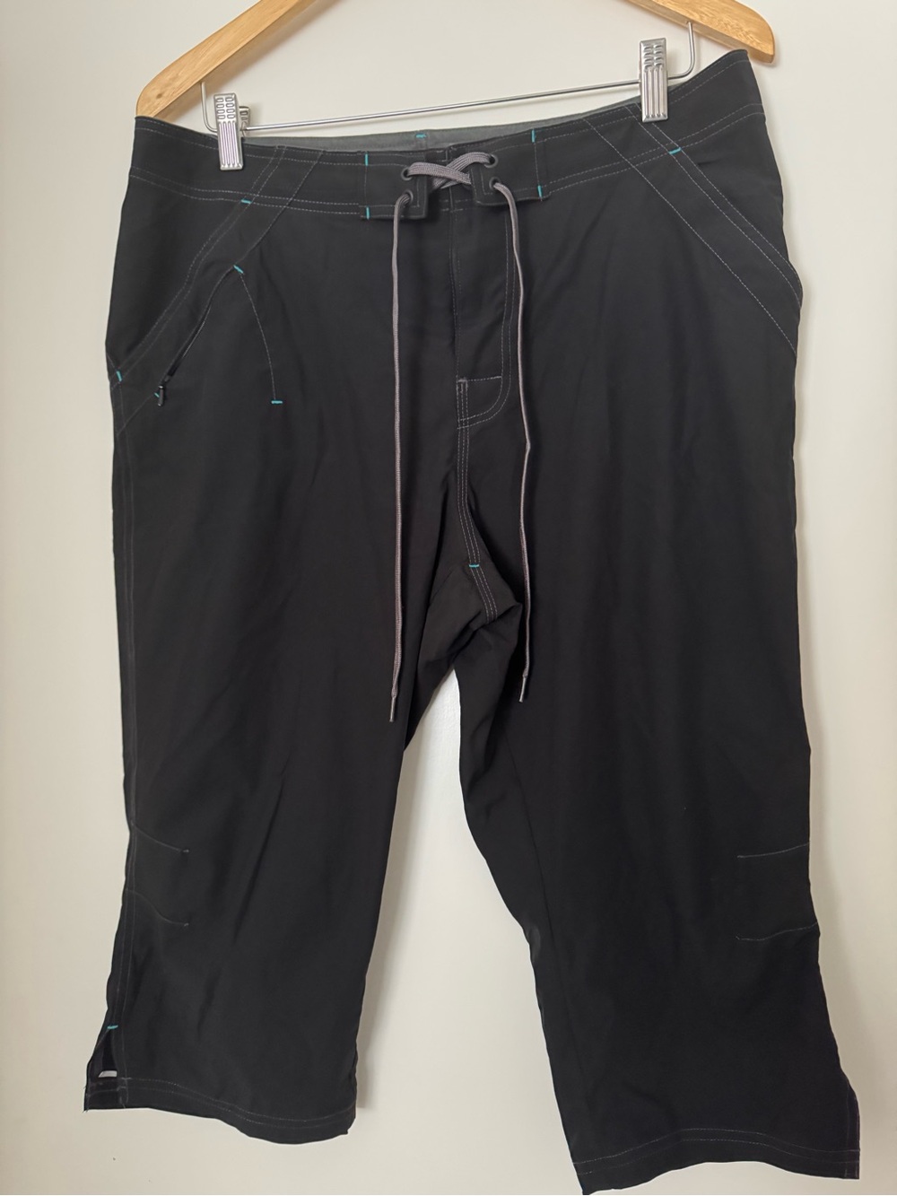 Novara Black Capri Pants waterproof with Teal Contrast Stitching size L